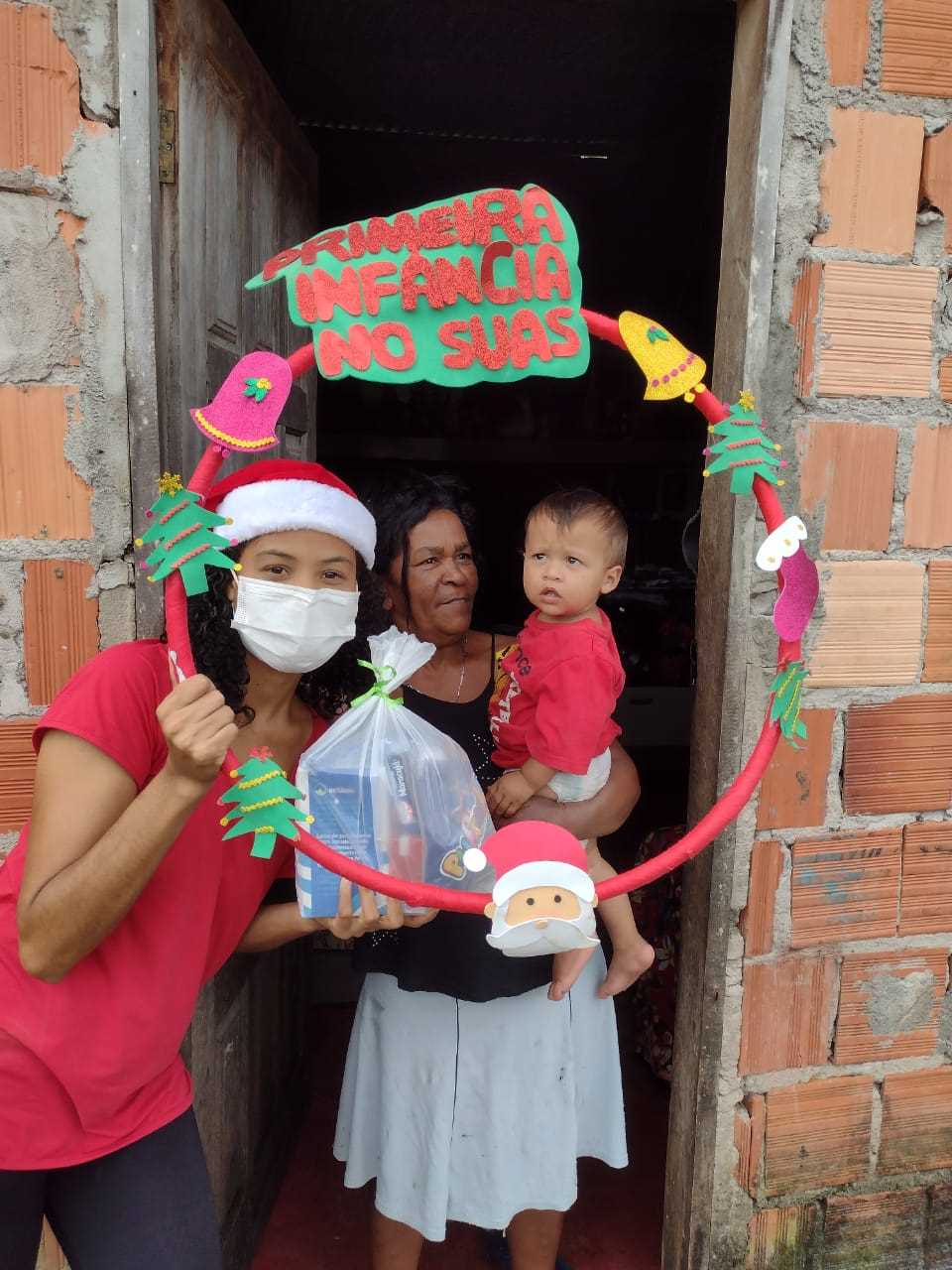 Camacã: Programa Primeira Infância no SUAS Criança Feliz entrega cesta de Natal para 300 famílias